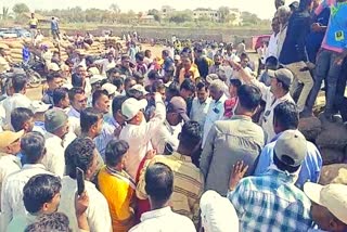 Bhavnagar News : નાફેડ બાબતે ખેડૂતો અજાણ, સરકારની 2 રૂપિયા ડુંગળીમાં સહાયને ખેડૂતોએ ભીખ ગણી