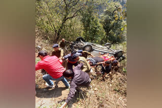 ITBP personnel rescuing passengers who met with an accident
