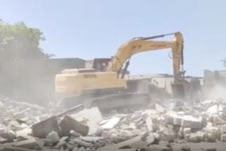 Mega Demolition યાત્રાધામ હર્ષદમાં મેગા ડિમોલિશન, તંત્રએ પોલીસ સાથે મળી કરોડોની જમીન ખાલી કરાવી