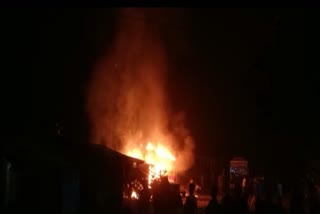 सीतामढ़ी में दुकान में आग