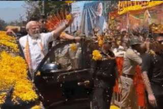 PM Modi's roadshow in Karnataka with rain of flowers, big projects will be inaugurated