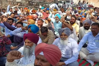 Protest in Barnala against leaflets against electricity employees