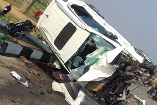 horrific road accident on agra lucknow expressway
