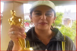 Huma Qureshi with Oscar Trophy
