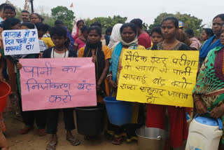 Women demonstrated on the way to assembly in ranchi
