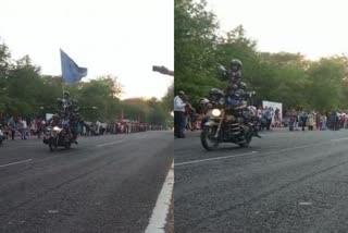 women bike riders show stunt in bhopal