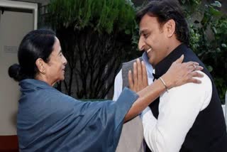 Akhilesh Yadav reach Kolkata to meet Mamata Banerjee