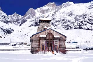 Kedarnath snowfall: કેદારનાથ ધામમાં સતત હિમવર્ષા, પુનઃનિર્માણ કાર્યમાં થાય છે અવરોધ