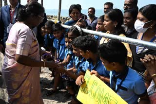 President Droupadi Murmu at Kollam Kerala  President Droupadi Murmu  Droupadi Murmu  Droupadi Murmu at Kerala  മാതാ അമൃതാനന്ദമയീ മഠം സന്ദര്‍ശിച്ച് രാഷ്‌ട്രപതി  രാഷ്‌ട്രപതി  രാഷ്‌ട്രപതി കേരളത്തില്‍  ദ്രൗപതി മുര്‍മു  മാതാ അമൃതാനന്ദമയീ മഠം  മാതാ അമൃതാനന്ദമയി