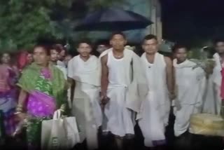 Groom walks 28 kilometers in odisha