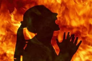 girl burnt to death  Pregnant minor girl burnt to death  Pregnant minor girl burnt to death in bihar  girl burnt to death by boyfriend  girl killed by boyfriend  ഗര്‍ഭിണിയായ 16കാരിയെ ചുട്ടുകൊന്ന് കാമുകന്‍  ബിഹാറിലെ നവാഡ ജില്ല  ബിഹാറിലെ നവാഡ ജില്ലയില്‍ രജൗലി  രജൗലി  ഗര്‍ഭിണിയായ കാമുകിയെ യുവാവ് ചുട്ടുകൊന്നു  വീട്ടു തടങ്കലിലാക്കി