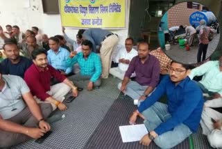 कन्नौज में बिजली कर्मियों की हड़ताल
