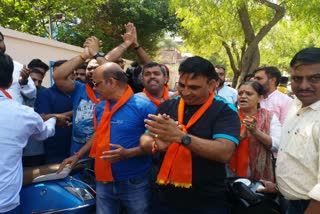 VHP and Bajrang Dal protest outside Church