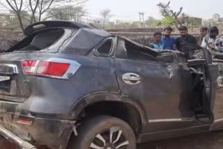 Car Rammed into wall in Jhunjhunu