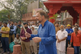 German Ambassador shakes a leg on Naatu Naatu  Naatu Naatu in Old Delhi  Naatu Naatu  Old Delhi  German Ambassador  നാട്ടുവിന് ചുവടുകള്‍ വച്ച് ജര്‍മ്മന്‍ അംബാസഡര്‍  ജര്‍മ്മന്‍ അംബാസഡര്‍  ഡല്‍ഹി തെരുവില്‍ നാട്ടു നാട്ടുവിന് ചുവടുകള്‍  Naatu Naatu fever has taken across the globe  German Ambassador shakes a leg on Naatu  German Ambassador posted the video on his Twitter  Netizens impressed by German Ambassador dance  First Telugu song to be nominated in Original Song  More about Naatu Naatu  നാട്ടു നാട്ടുവിന് ഓസ്‌കര്‍  നാട്ടു നാട്ടു  ഓസ്‌കര്‍  ജര്‍മ്മന്‍ എംബസി  ജര്‍മ്മന്‍ എംബസിയുടെ നാട്ടു നാട്ടു ആഘോഷം  പഴയ ഡല്‍ഹിയില്‍ ജര്‍മ്മന്‍ എംബസി  നാട്ടു നാട്ടു ആഘോഷം  ജർമ്മൻ അംബാസഡർ  ഡോ ഫിലിപ്പ് അക്കർമാന്‍