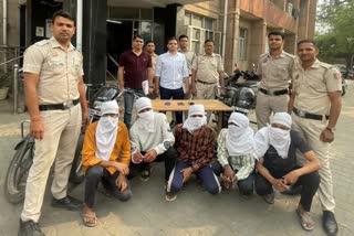 Police caught 8 accused of robbery in timarpur