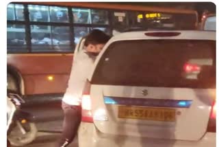 Man drags young woman by her collar  waiting Uber cab in delhi  Man drags young woman  Police taken case on viral video  യാത്രക്കായി വാഹനം ബുക്ക് ചെയ്‌തു  തര്‍ക്കം കാരണം ബുക്കിങ് ഉപേക്ഷിച്ചു  പെണ്‍കുട്ടിയെ സംഘം കാറില്‍ കയറ്റികൊണ്ടുപോയി  പെണ്‍കുട്ടിയെ ബലമായി കയറ്റികൊണ്ടുപോയി  ഡല്‍ഹി  ഊബറില്‍ വാഹനം ബുക്ക് ചെയ്‌തു  പെണ്‍കുട്ടി