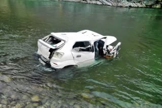 Car fell into river and four died