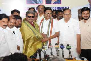 Teachers and students should not use phones in schools said congress state prsidnet k s alagiri