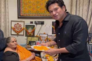 Sachin Tendulkar Ate Mango