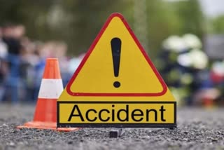 Truck collided with two bikes,  Truck collided with two bikes in Pratapgarh