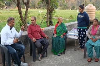 Teacher Prabhakar Pandey Motivating Students