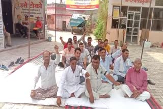 councilors sit on dharna in alwar bansur