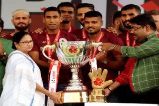CM Mamata Banerjee hold ISL trophy With player