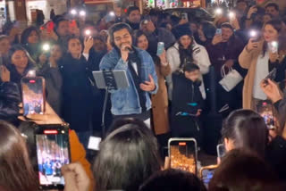 Indian busker sings Maa song on London streets