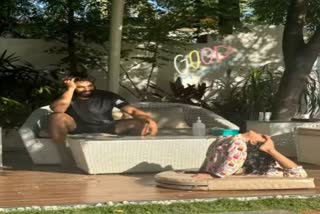 Allu Arjun  Allu Arjun seemingly amazed by daughter  Allu Arha  daughter Allu Arhas Yoga skills  അല്ലു അർഹയുടെ യോഗ കണ്ട് അത്ഭുതപ്പെട്ട് അല്ലു അർജുൻ  അല്ലു അർജുൻ  അല്ലു സ്നേഹ റെഡ്ഡി  അർഹ  ഹൈദരാബാദ്  അല്ലു അർജുനും മകൾ അല്ലു അർഹയും