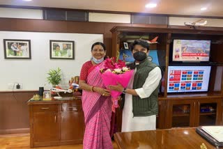 सांसद वीणा देवी पताही एयरपोर्ट के लिए नागरिक उड्डयन मंत्री से मिलीं