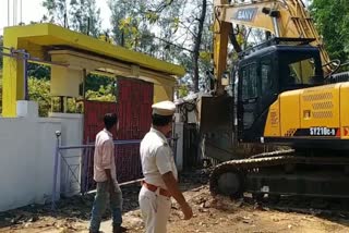illegal resort demolished by balangir police