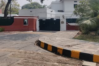 India removes security barricades  British High Commission in Delhi  India removes security  security barricades  Khalistan extremists attack  യുകെയിലെ ഇന്ത്യൻ ഹൈക്കമ്മിഷൻ ഓഫിസ്  ഹൈക്കമ്മിഷൻ ഓഫിസിന് നേരെയുണ്ടായ ആക്രമണം  ബ്രിട്ടിഷ് ഹൈക്കമ്മിഷന്  സുരക്ഷ ഒഴിവാക്കി കേന്ദ്ര സര്‍ക്കാര്‍  സുരക്ഷ  യുകെയിലെ ഇന്ത്യൻ ഹൈക്കമ്മിഷൻ  ഖലിസ്ഥാന്‍ തീവ്രവാദികള്‍  ഖലിസ്ഥാന്‍  ഡൽഹിയിലെ ബ്രിട്ടിഷ് ഹൈക്കമ്മീഷന്‍  ന്യൂഡല്‍ഹി