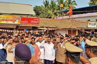 The funeral procession of the dead soldier Sandeep