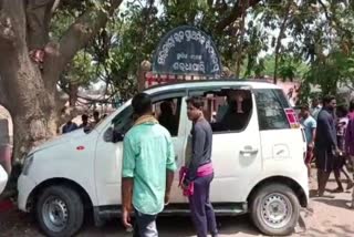 Three Students dies by Speedy Car  Speedy Car Crashes Into Schools Wall  Speedy Car Crashes Into Schools Wall in Odisha  Chief Minister Naveen Patnaik  Naveen Patnaik  Chief Minister  Odisha  അമിതവേഗത്തിലെത്തിയ കാറിടിച്ച്  മൂന്ന് വിദ്യാര്‍ഥികള്‍ മരിച്ചു  വിദ്യാര്‍ഥികള്‍ മരിച്ചു  സ്‌കൂള്‍ ഗേറ്റിന് സമീപം നിൽക്കുമ്പോള്‍  അപകടം  ഒഡിഷ  വിദ്യാര്‍ഥി  ആറാം ക്ലാസ് വിദ്യാര്‍ഥി  നവീന്‍ പട്‌നായിക്  മുഖ്യമന്ത്രി