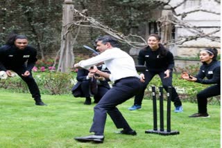 UK PM plays Cricket