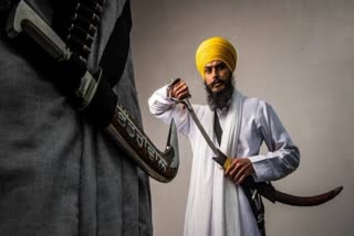 Amritpal Singh remains elusive  Police investigating Bank Accounts  Bank Accounts and Foreign Funding  Amritpal Singh  Khalistan Supporter and Waris Punjab De Leader  Khalistan Supporter  Waris Punjab De  അമൃത്‌പാല്‍ കാണാമറയത്ത് തന്നെ  ബാങ്ക് അക്കൗണ്ടുകള്‍ കേന്ദ്രീകരിച്ച്  അഭയം നല്‍കിയതതിന് യുവതി പിടിയില്‍  ഖലിസ്ഥാന്‍ തീവ്രവാദ സംഘടന  വാരിസ് പഞ്ചാബ് ദേ  അമൃത്‌പാല്‍ സിങിനായുള്ള തെരച്ചില്‍  അമൃത്‌പാല്‍ സിങ്  അമൃത്‌പാല്‍  ബാങ്ക് അക്കൗണ്ടുകള്‍ കേന്ദ്രീകരിച്ചുള്ള അന്വേഷണം  പഞ്ചാബ്  ഖലിസ്ഥാന്‍  പൊലീസ്  അക്കൗണ്ട്