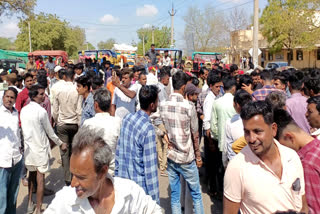 Farmer protest in Jhalawar against businessmen in Krishi Upaj Mandi