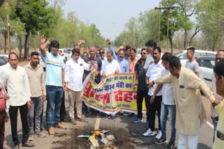 Jyotiraditya Scindia Effigy burnt in Bilaspur