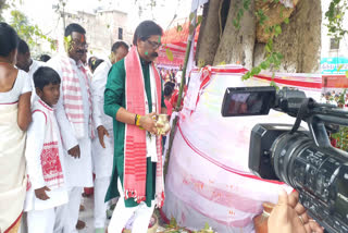 CM Hemant Soren worshiped on occasion of Sarhul