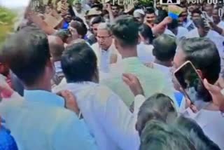 Siddaramaiah slapped activist during pushing