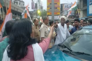 Congress Workers Block Road