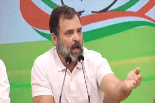 Rahul Gandhi slams journalist  Rahul Gandhi  ബിജെപി  BJP  മാധ്യമപ്രവർത്തകനോട് രാഹുൽ ഗാന്ധി  മോദി  Modi  നരേന്ദ്ര മോദി  Narendra Modi  BJP flag