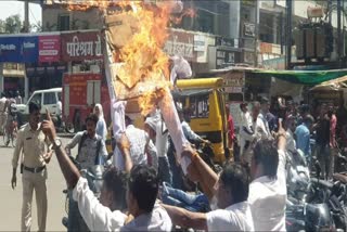 Congressmen burnt effigy of BJP government in Mandsaur