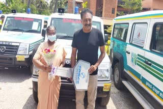 Prakash raj gave an ambulance to Hanur hospital