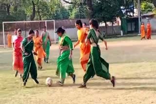 Woman Football tournament by wearing saree  Football tournament by wearing saree  Dribbling and Crosses with ease  Goal in Saree  സാരിയിലും അനായാസം ഡ്രിബിളിങും ക്രോസും  അനായാസം ഡ്രിബിളിങും ക്രോസും  വനിതകളുടെ ഗോള്‍ ഇന്‍ സാരി  സമൂഹമാധ്യമങ്ങളില്‍ കൈയ്യടി  ഗ്വാളിയോര്‍  സാരി  ഫുട്‌ബോള്‍  സാരി ധരിച്ച്  ഗ്വാളിയോറിലെ എംഎല്‍ബി ഗ്രൗണ്ട്  Football tournament