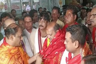 manmohan samal offer prayer to lord jagannath