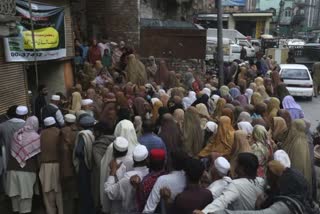 Pakistan Inflation: પાકિસ્તાની લોકો રમઝાનમાં મોંઘવારીથી પરેશાન, લોટ અને ડુંગળીના ભાવ આસમાને