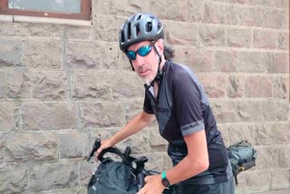 bicycle-tour-by-a-foreigner-to-study-the-indian-culture
