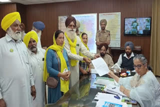 Farmers of Barnala reached the DC office with the demand for crop compensation